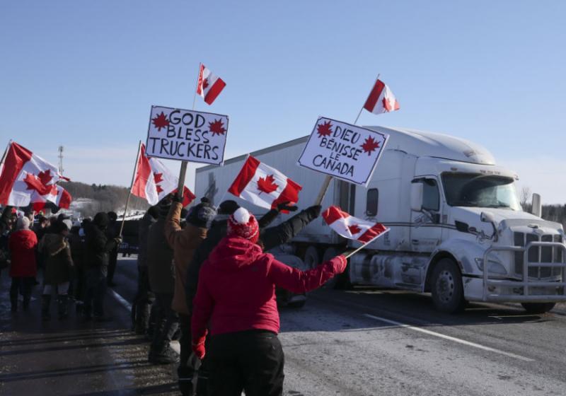 Le Convoi de la liberté poursuit sa marche au Canada