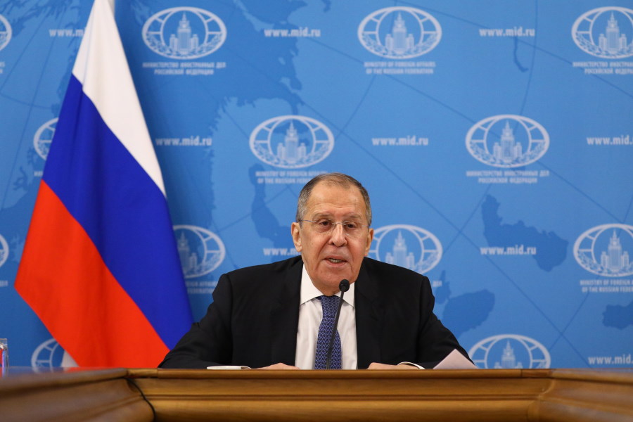 Sergueï Lavrov : Il est indigne de frapper à la porte close tenue sous les verrous par l'Occident