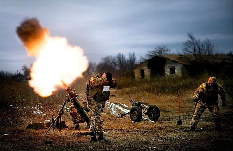 L'Ukraine intensifie ses bombardements et ses préparatifs pour une offensive dans le Donbass