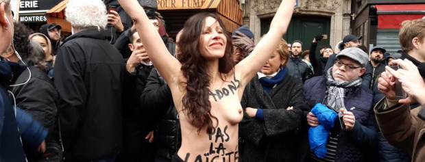 Femen, slogan Ne bradons pas la laïcité