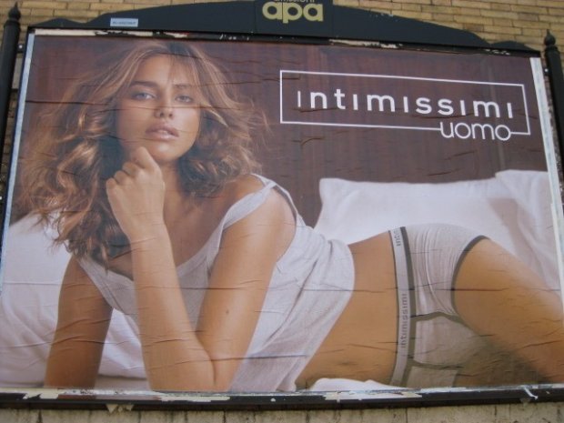 La théorie sexuelle du genre parodiée par « Intimissimi » ?